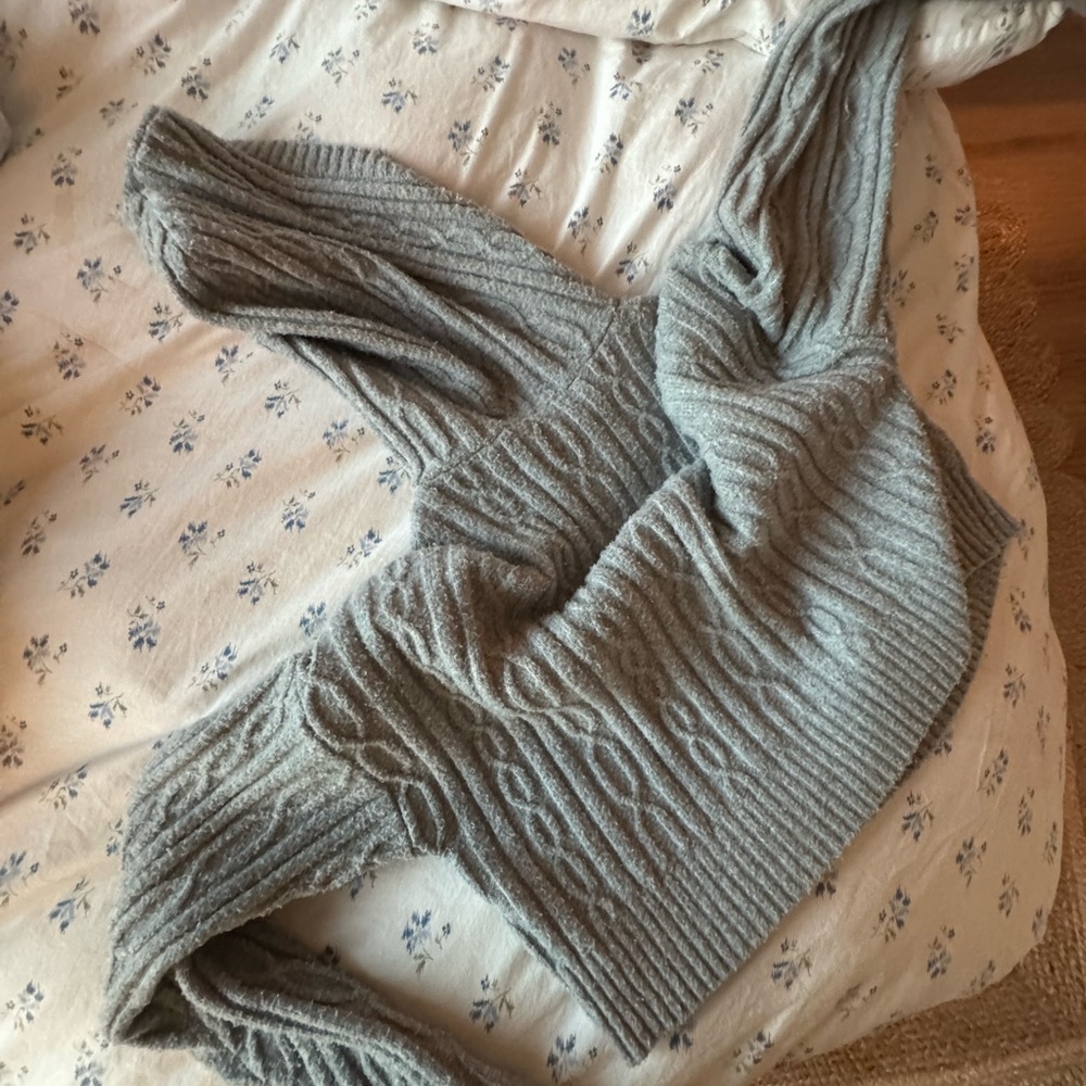 ALO Yoga Gray Cable Knit Sweater